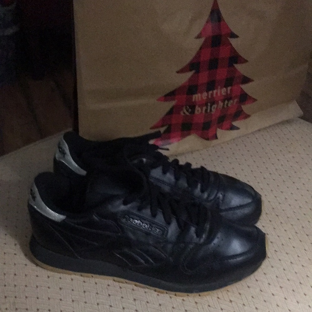 Rebook size 8.5 solid black with silver bling.